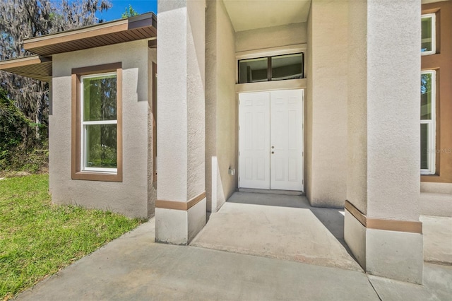 property entrance featuring stucco siding