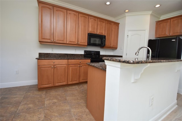 kitchen featuring black appliances, an island with sink, recessed lighting, dark stone counters, and crown molding