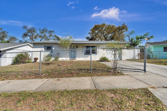 view of front facade featuring a fenced front yard