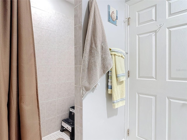 bathroom with a tile shower