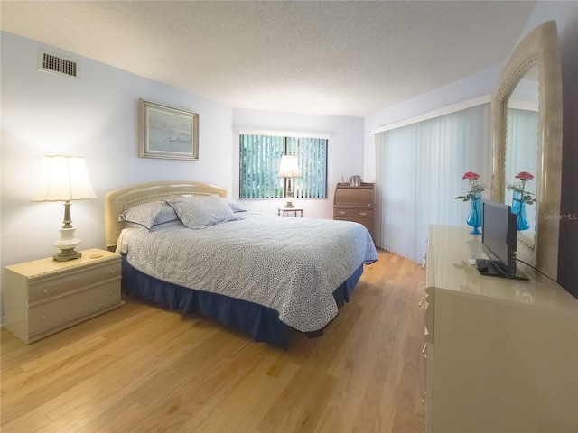 41 Oxford Ln Unit 41, Palm Coast, FL 32137 - bedroom featuring visible vents, light wood finished floors, and a textured ceiling