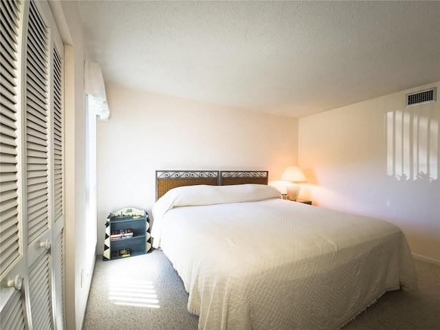 41 Oxford Ln Unit 41, Palm Coast, FL 32137 - bedroom with a closet, carpet, visible vents, and a textured ceiling
