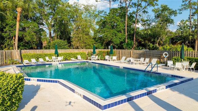 41 Oxford Ln Unit 41, Palm Coast, FL 32137 - pool with a patio area and fence