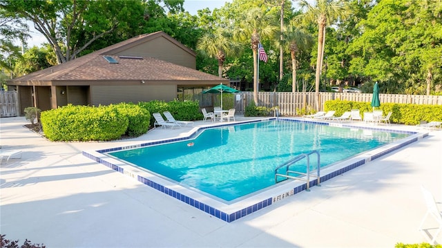 41 Oxford Ln Unit 41, Palm Coast, FL 32137 - community pool with a patio and fence