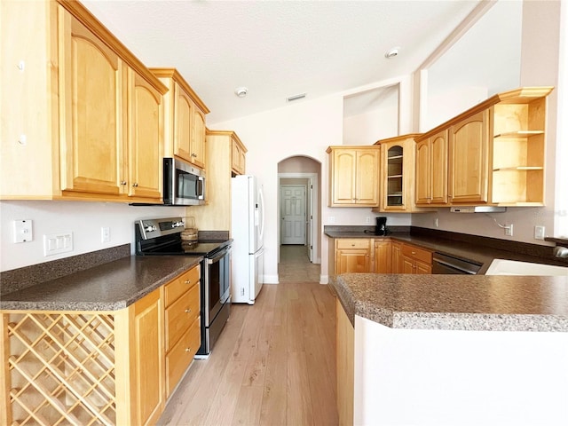 161 Frontier Dr, Palm Coast, FL 32137 - kitchen with appliances with stainless steel finishes, arched walkways, a sink, dark countertops, and lofted ceiling