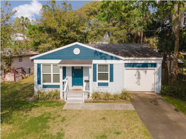 view of front of home featuring cooling unit, concrete driveway, and a front yard