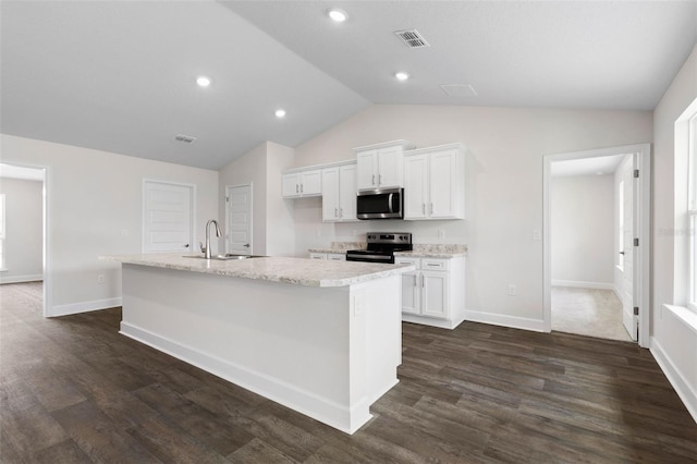 12 Squanto Pl, Palm Coast, FL 32164 - kitchen with stainless steel appliances, a sink, vaulted ceiling, white cabinetry, and a center island with sink
