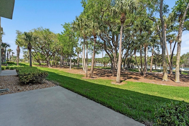 view of grassy yard with a water view