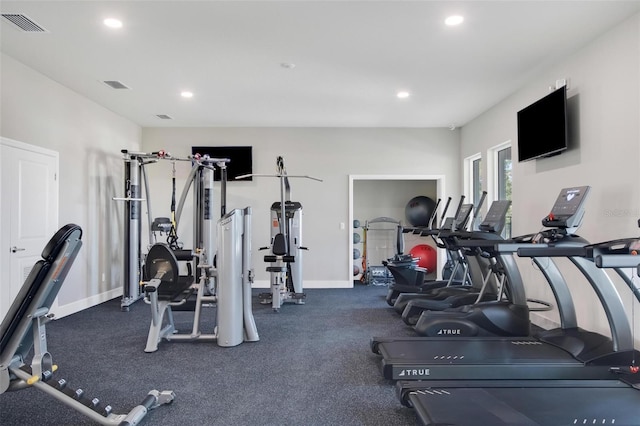 gym featuring visible vents, recessed lighting, and baseboards