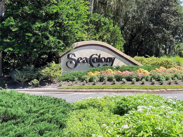 view of community / neighborhood sign
