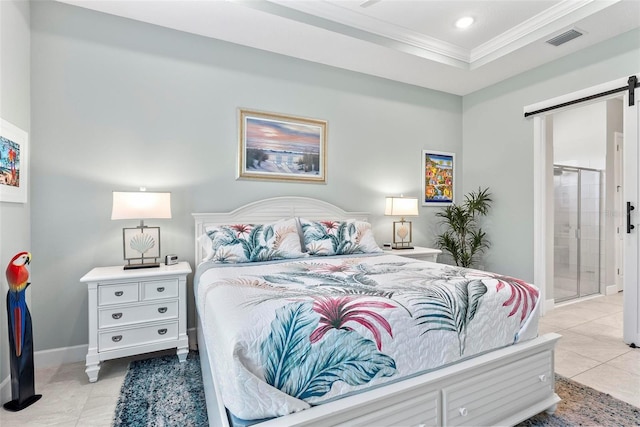 bedroom featuring a barn door, crown molding, baseboards, visible vents, and recessed lighting