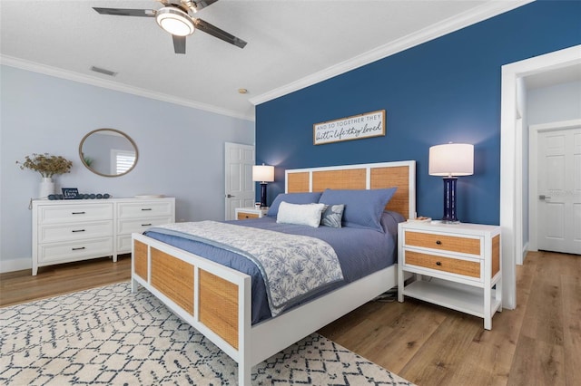28 Cinnamon Grove Ln, Palm Coast, FL 32137 - bedroom featuring a ceiling fan, baseboards, wood finished floors, visible vents, and ornamental molding