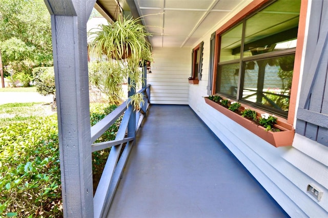 balcony featuring covered porch