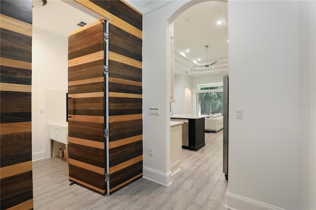 45 King Palm Ct, Ponte Vedra, FL 32081 - hall featuring arched walkways, light wood-type flooring, a raised ceiling, baseboards, and recessed lighting