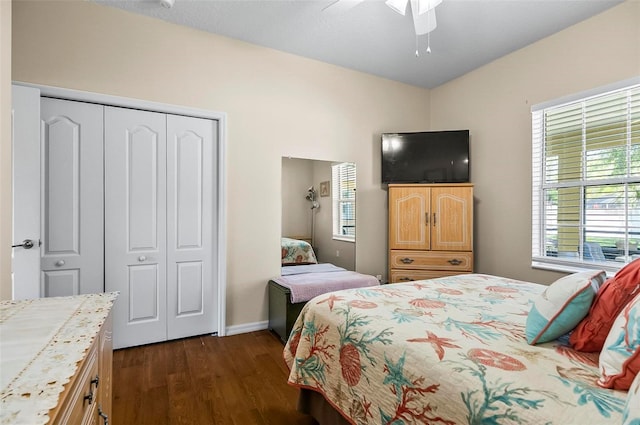 bedroom featuring baseboards, a ceiling fan, a closet, and dark wood-style flooring