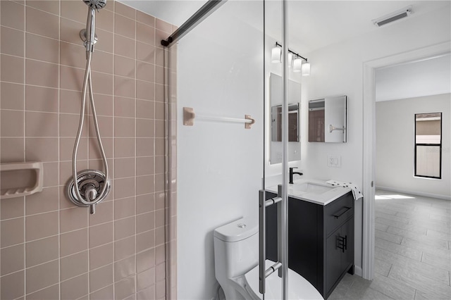 77 Freeport Ln, Palm Coast, FL 32137 - bathroom with vanity, a tile shower, and toilet