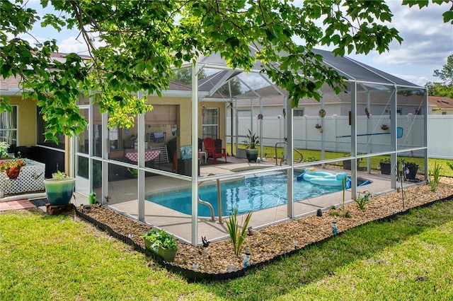 16 Rockne Ln, Palm Coast, FL 32164 - view of swimming pool with fence, a fenced in pool, a patio, a lanai, and a lawn