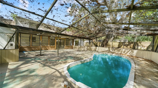 689 16th St, Saint Augustine, FL 32080 - view of pool featuring a patio area, glass enclosure, and a fenced backyard