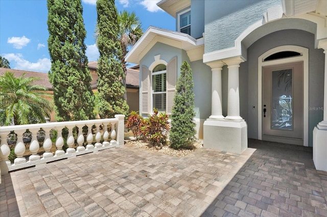 property entrance featuring stucco siding