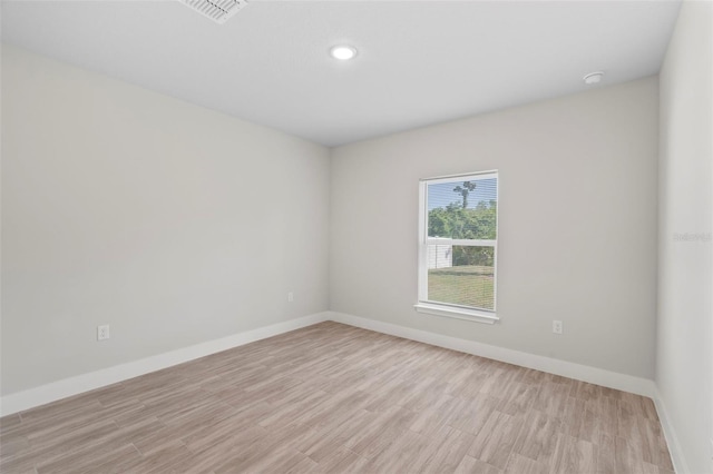 unfurnished room featuring visible vents, recessed lighting, light wood finished floors, and baseboards