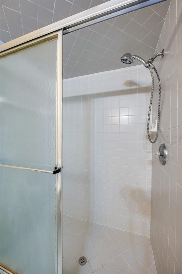 full bathroom featuring a stall shower