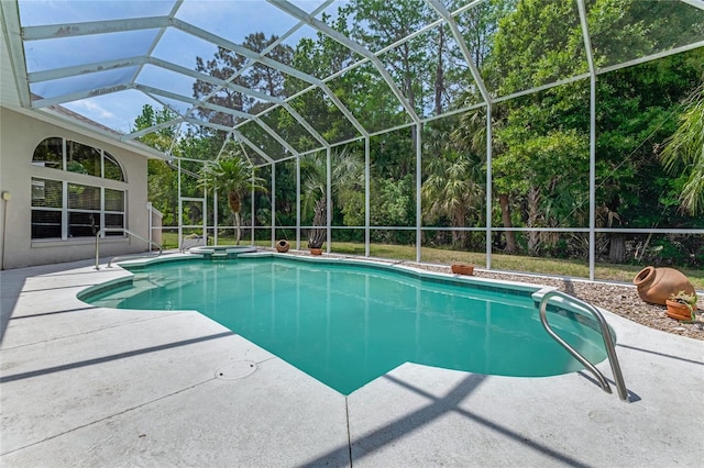 69 Coquina Ridge Way, Ormond Beach, FL 32174 - view of swimming pool with glass enclosure, a pool with connected hot tub, and a patio area