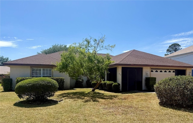 28 Weller Ln, Palm Coast, FL 32164 - ranch-style home featuring stucco siding, a front lawn, and a garage