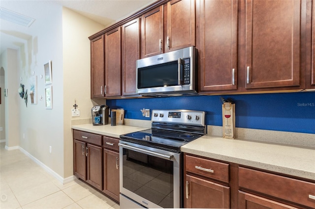 35 Park Place Cir, Palm Coast, FL 32164 - kitchen with stainless steel appliances, baseboards, visible vents, and light tile patterned flooring