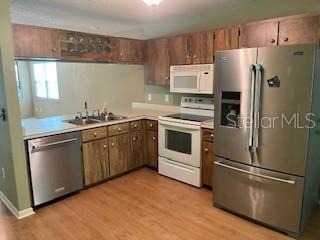 39 Bird Of Paradise Dr, Palm Coast, FL 32137 - kitchen featuring stainless steel appliances, light wood-type flooring, and light countertops