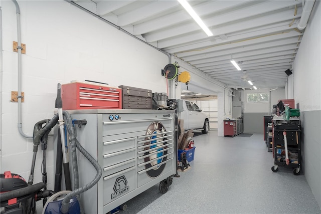 garage featuring concrete block wall
