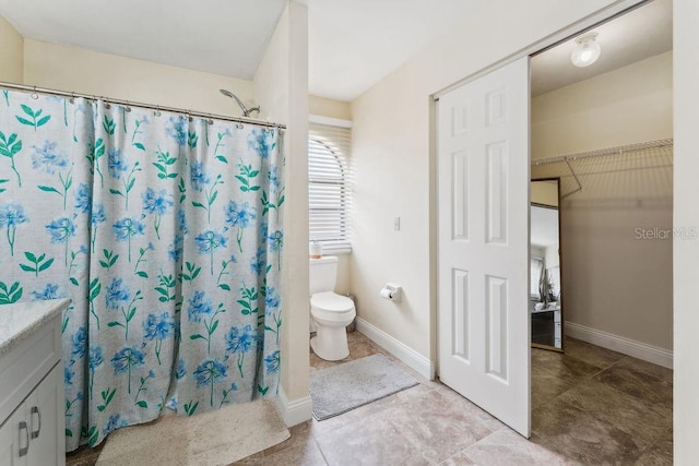 25 Westlawn Pl, Palm Coast, FL 32164 - full bathroom featuring vanity, baseboards, toilet, and curtained shower