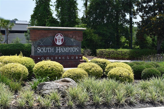 view of community / neighborhood sign