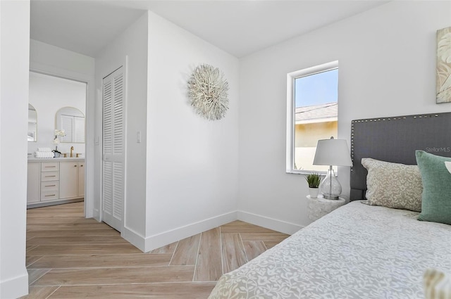104 Foxhall Ln, Palm Coast, FL 32137 - bedroom featuring baseboards, a closet, and connected bathroom