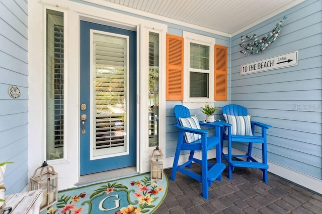 property entrance with covered porch