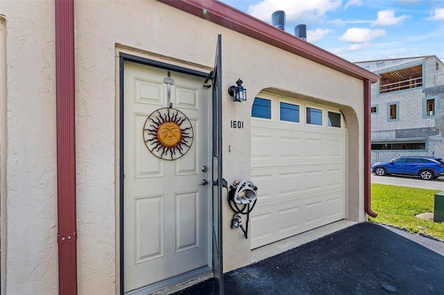 1601 N Ocean Shore Blvd, Flagler Beach, FL 32136 - garage with driveway