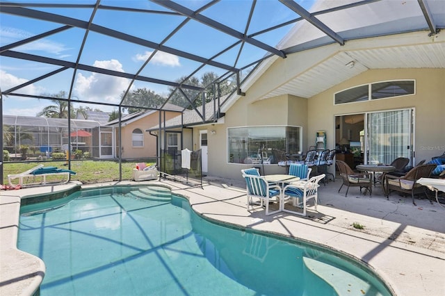 1956 Southern Dunes Blvd, Haines City, FL 33844 - swimming pool with a patio and a lanai