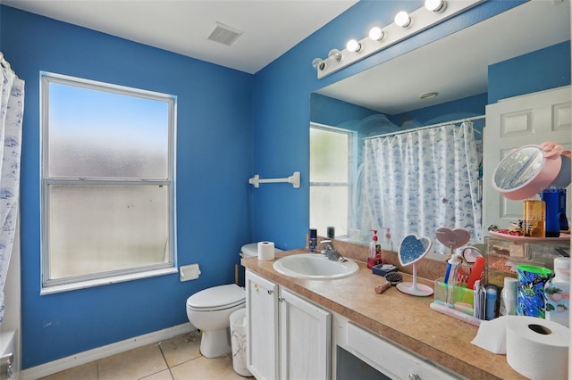 1305 Rebecca Dr, Haines City, FL 33844 - full bath featuring tile patterned floors, toilet, vanity, and a shower with curtain