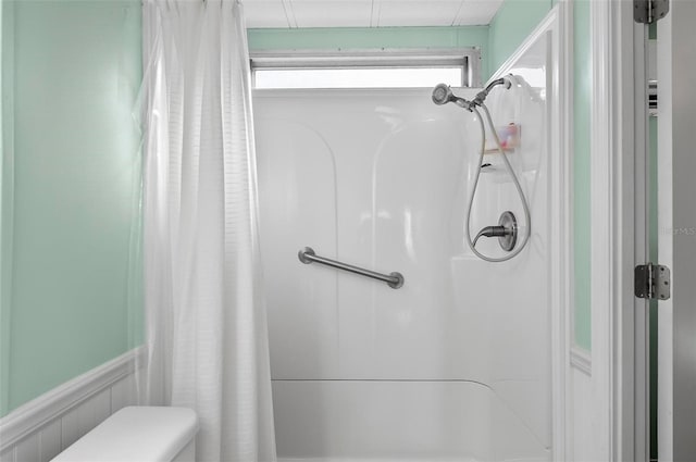 151 Lookout Dr, Flagler Beach, FL 32136 - full bath featuring a shower with curtain and a wainscoted wall