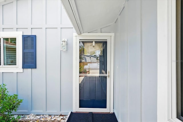 120 Oak Ln, Flagler Beach, FL 32136 - property entrance with board and batten siding