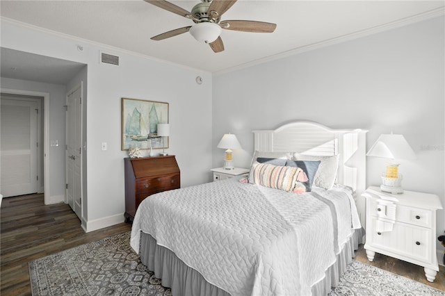 bedroom with wood finished floors, crown molding, baseboards, and ceiling fan