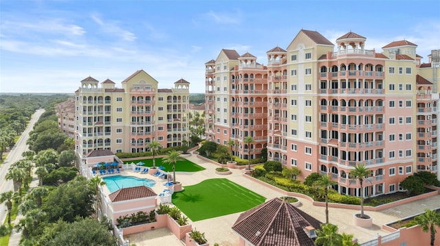 view of apartment building / complex