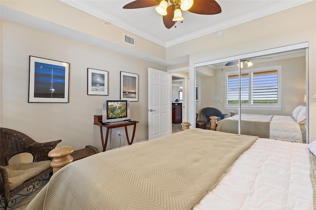 bedroom featuring ornamental molding, a closet, and ceiling fan
