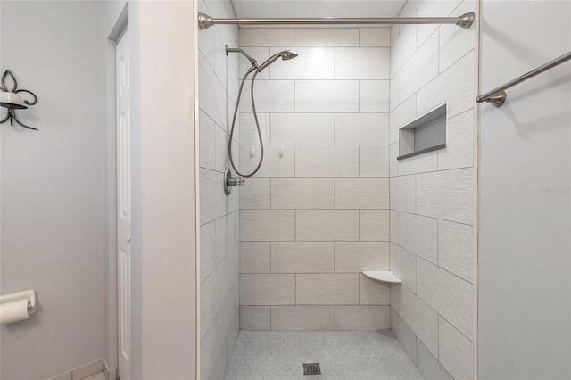 613 Clairmont Ln, South Daytona, FL 32119 - full bath with tiled shower