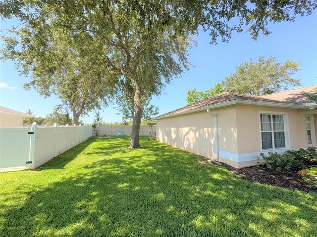 613 Clairmont Ln, South Daytona, FL 32119 - view of yard