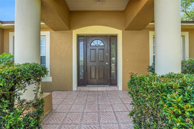 view of exterior entry with stucco siding