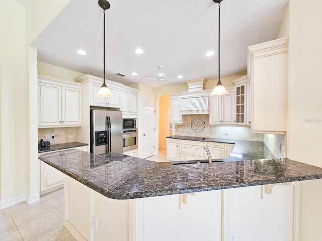 71 N Riverwalk Dr, Palm Coast, FL 32137 - kitchen with stainless steel appliances, a sink, backsplash, a peninsula, and recessed lighting