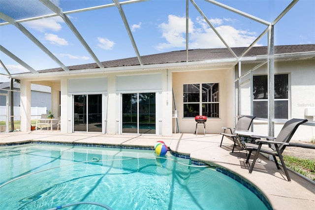 91 Breeze Hill Ln, Palm Coast, FL 32137 - swimming pool with a patio and a lanai