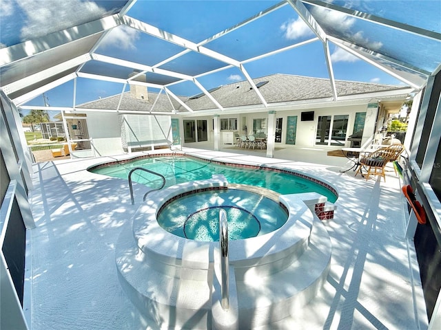 4 Cotton Ct, Palm Coast, FL 32137 - view of swimming pool featuring a patio, a pool with connected hot tub, and glass enclosure