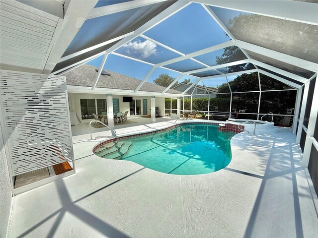 4 Cotton Ct, Palm Coast, FL 32137 - view of pool featuring a patio area, a pool with connected hot tub, and glass enclosure