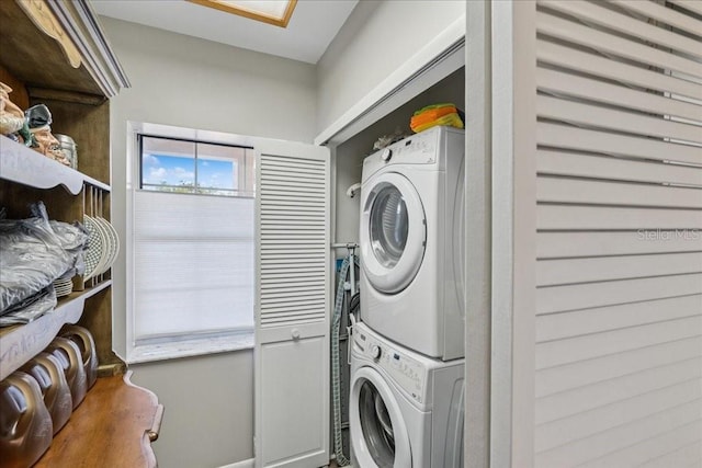 69 Rivers Edge Ln Unit 69, Palm Coast, FL 32137 - laundry room with stacked washer / dryer